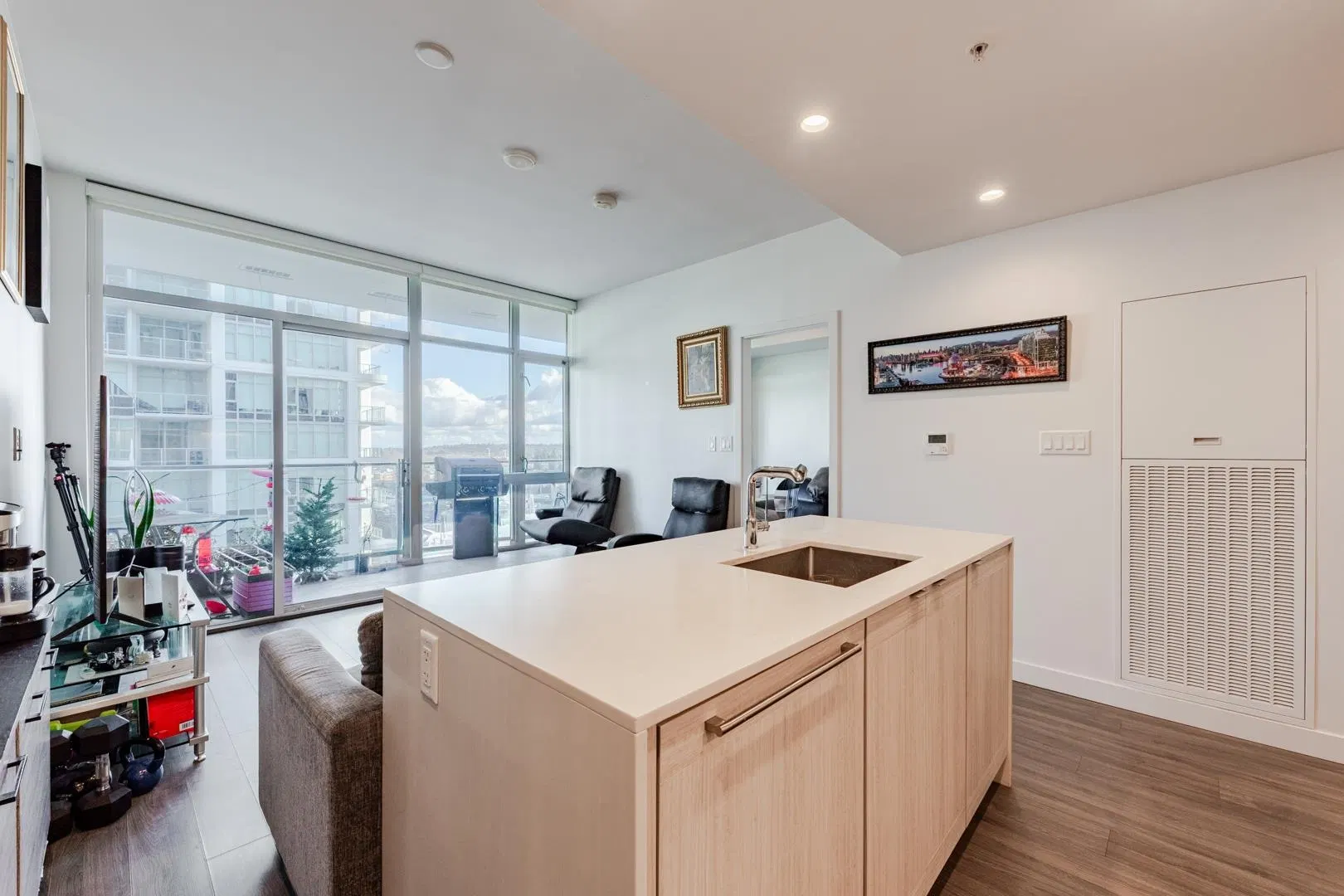 Photo 5 of 20 at #1805 – 2311 Beta Avenue