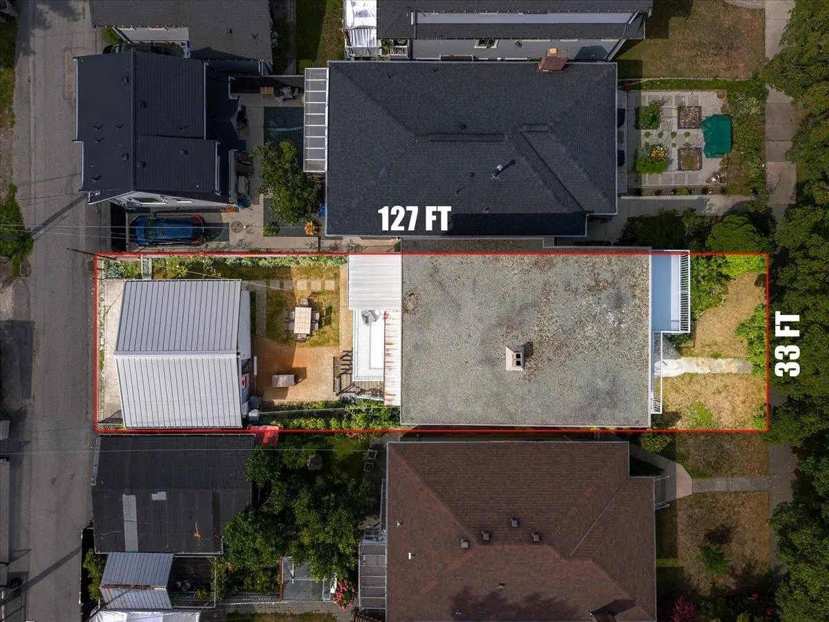 Photo 3 of 32 at 2206 E 8th Avenue