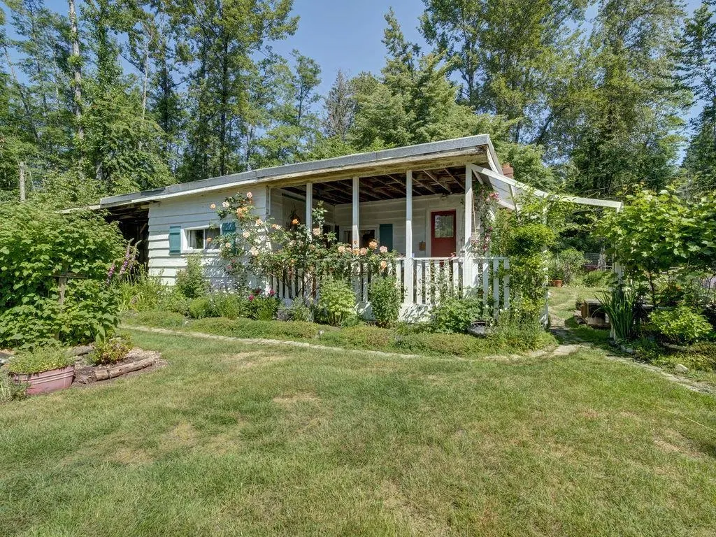 Photo 3 of 40 at 947 North Road