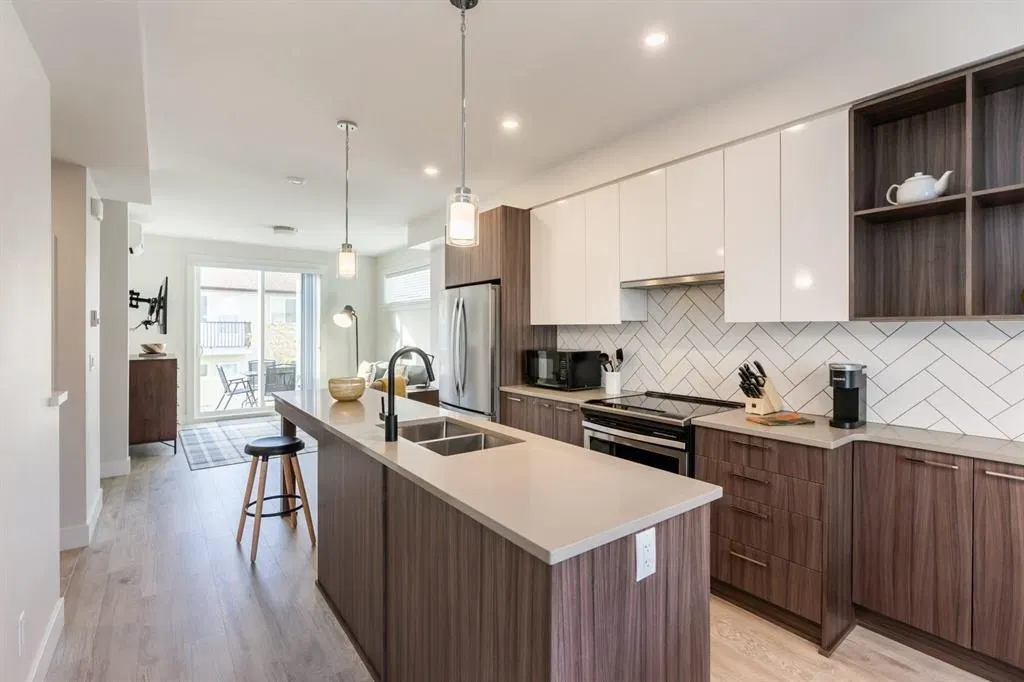 Photo 4 of 27 at #16 – 2505 Ware Street