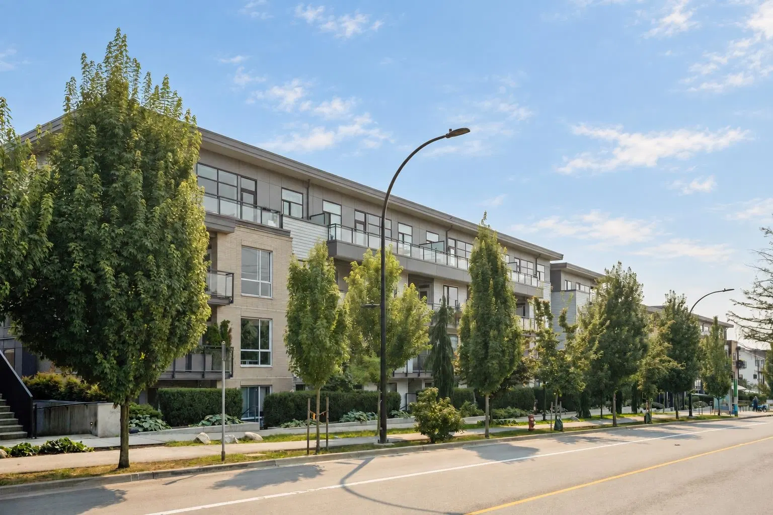 Photo 3 of 32 at #105 – 625 E 3rd Street