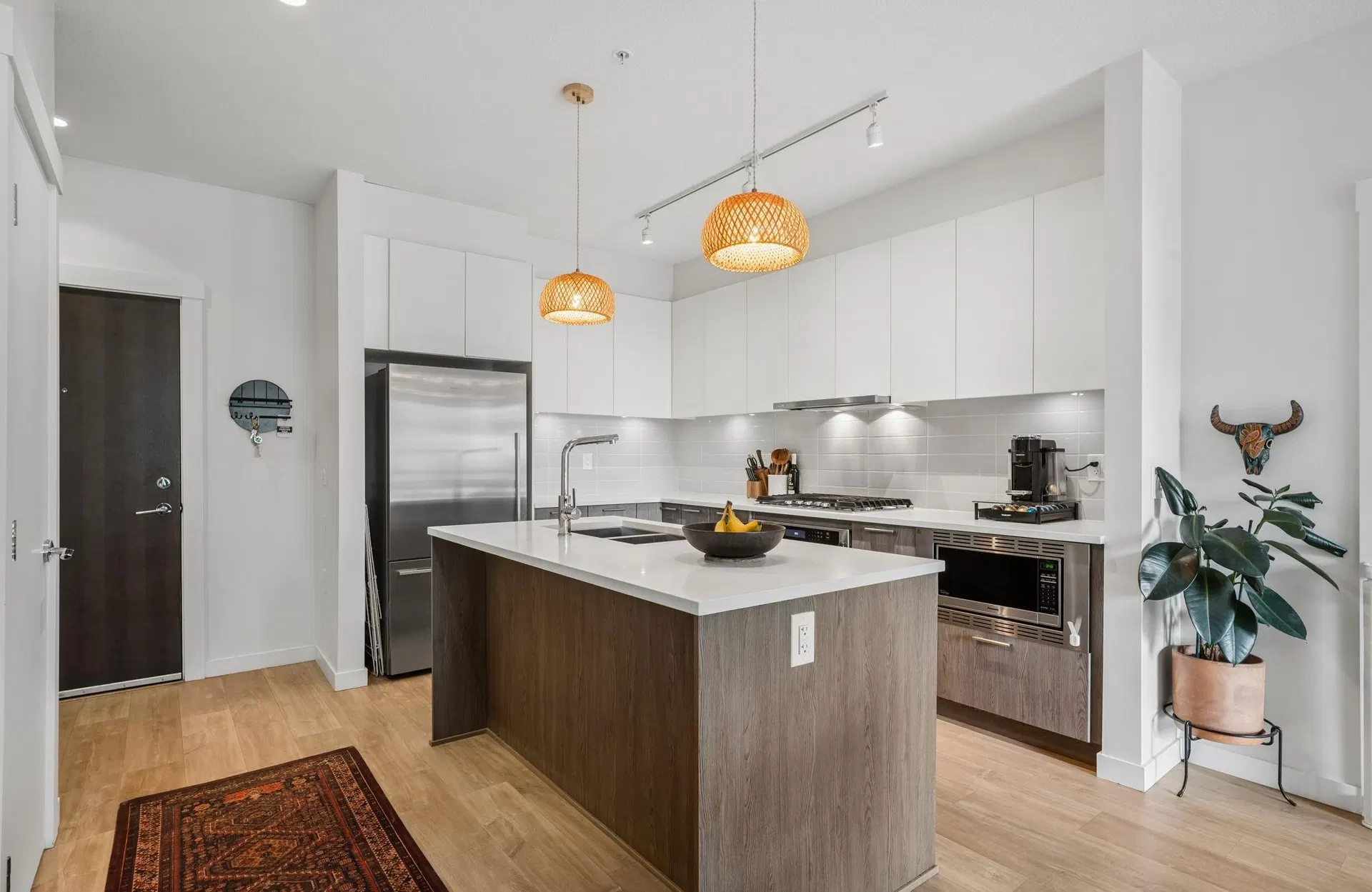Photo 4 of 32 at #105 – 625 E 3rd Street