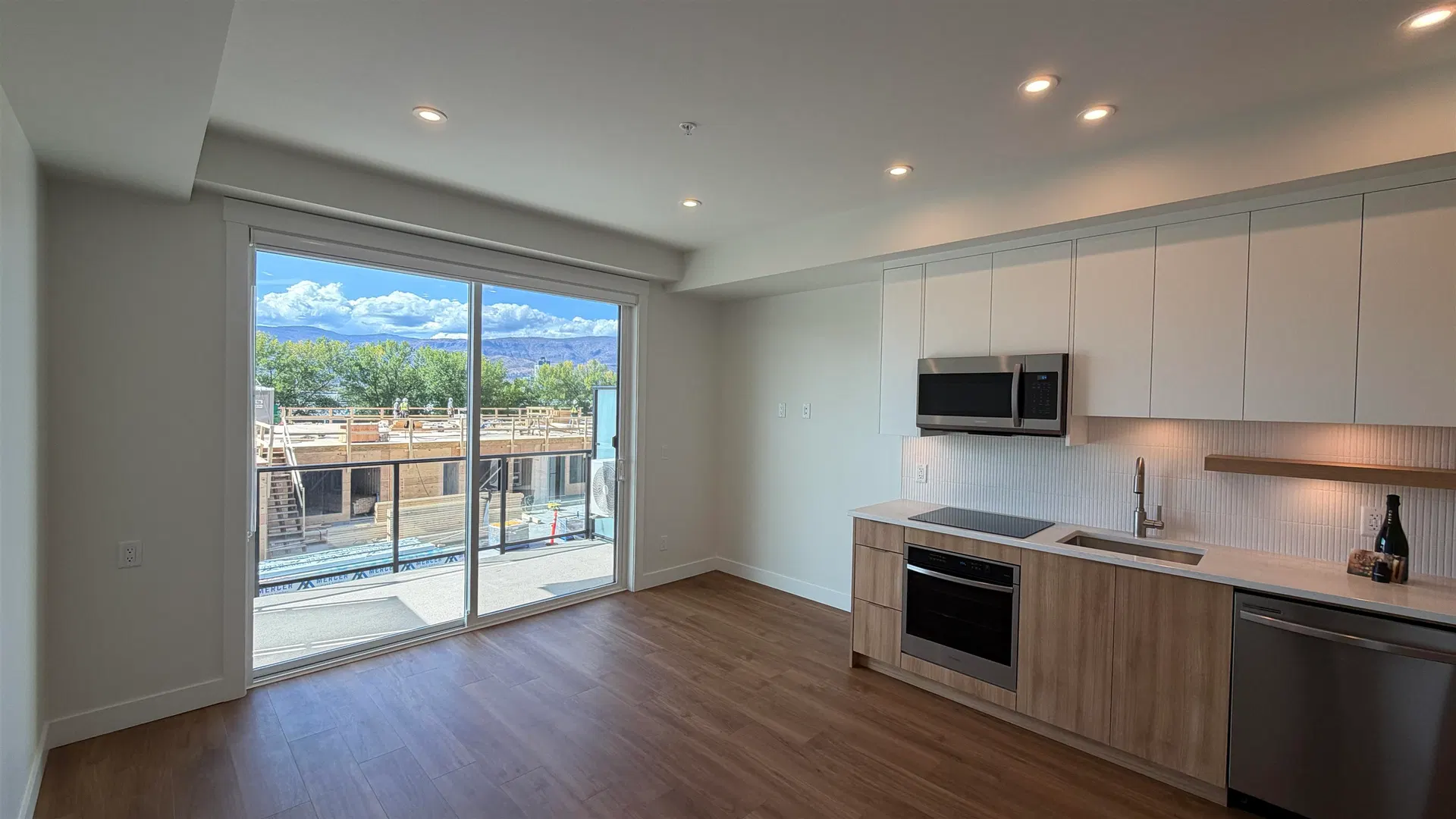 Photo 3 of 22 at #313 – 1280 Sutherland Avenue