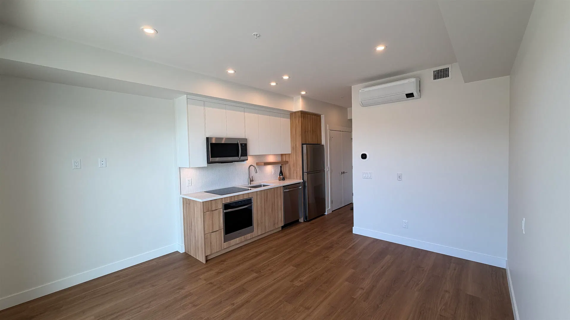 Photo 4 of 22 at #313 – 1280 Sutherland Avenue