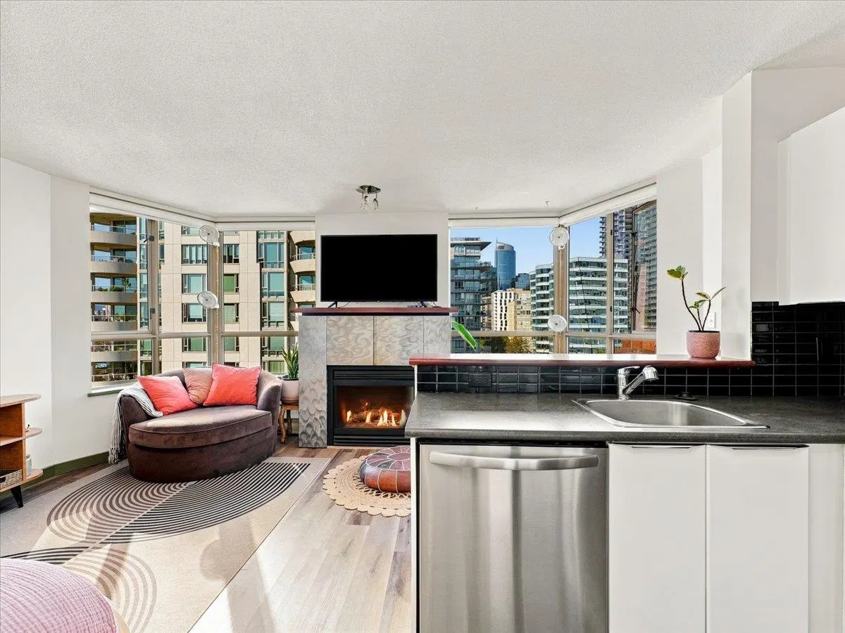 Photo 4 of 22 at #1507 – 1003 Pacific Street