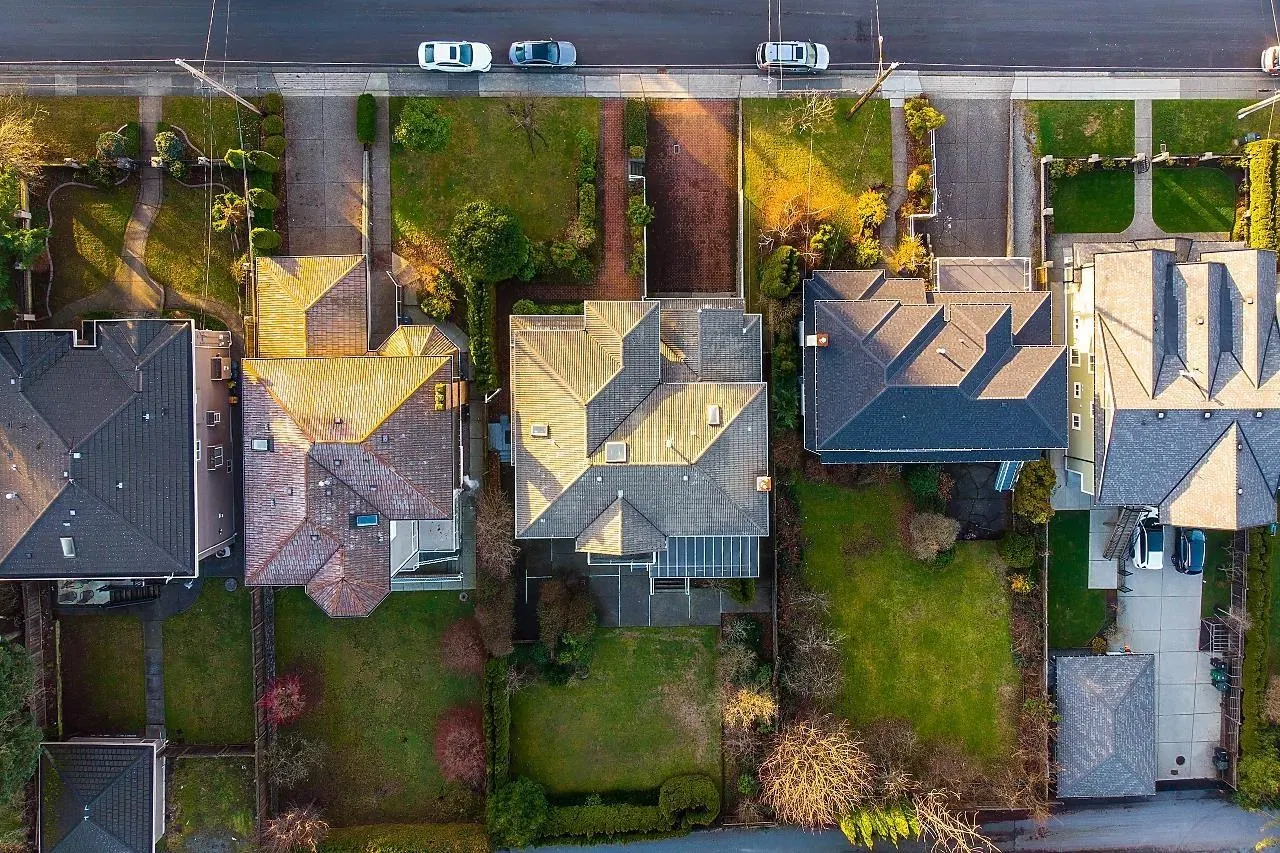 Photo 2 of 10 at 74 E 37th Avenue