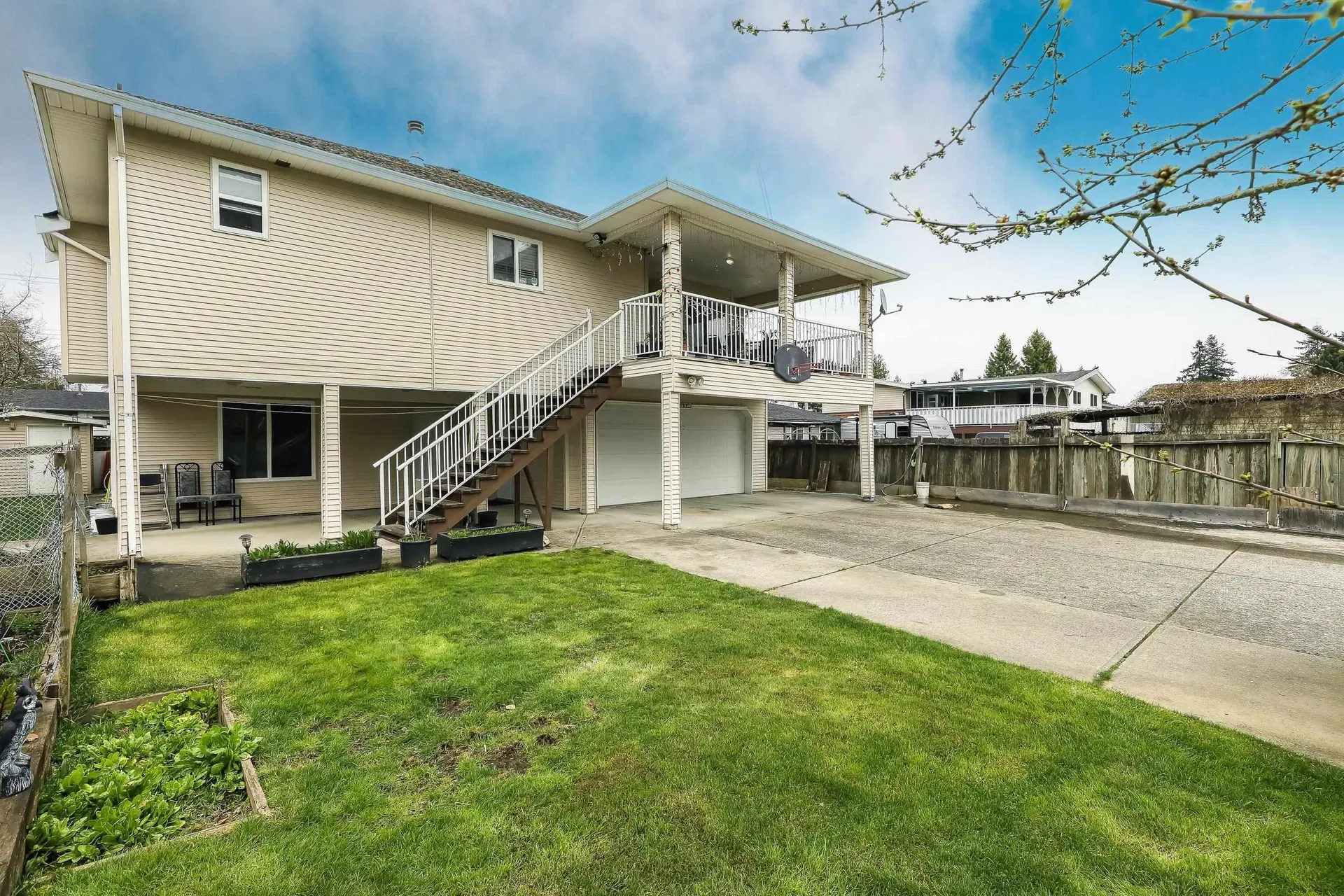 Photo 4 of 40 at 14076 72 Avenue