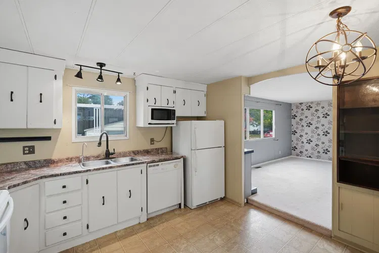 Photo 5 of 40 at #84 – 1840 160 Avenue