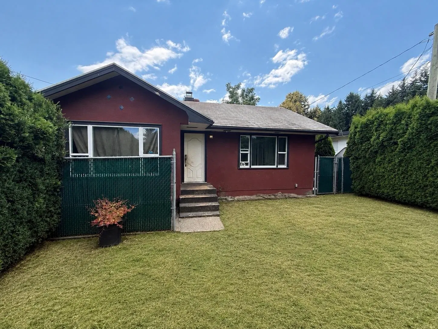 Photo 1 of 1 at 33474 Hawthorne Avenue
