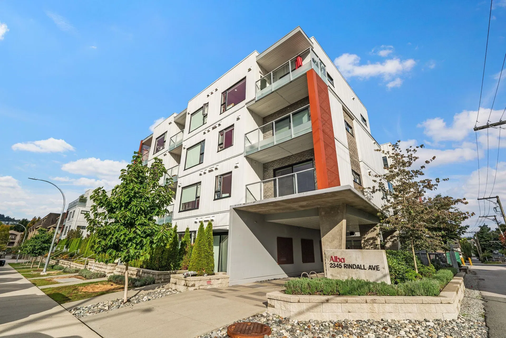 #204 – 2345 Rindall Avenue