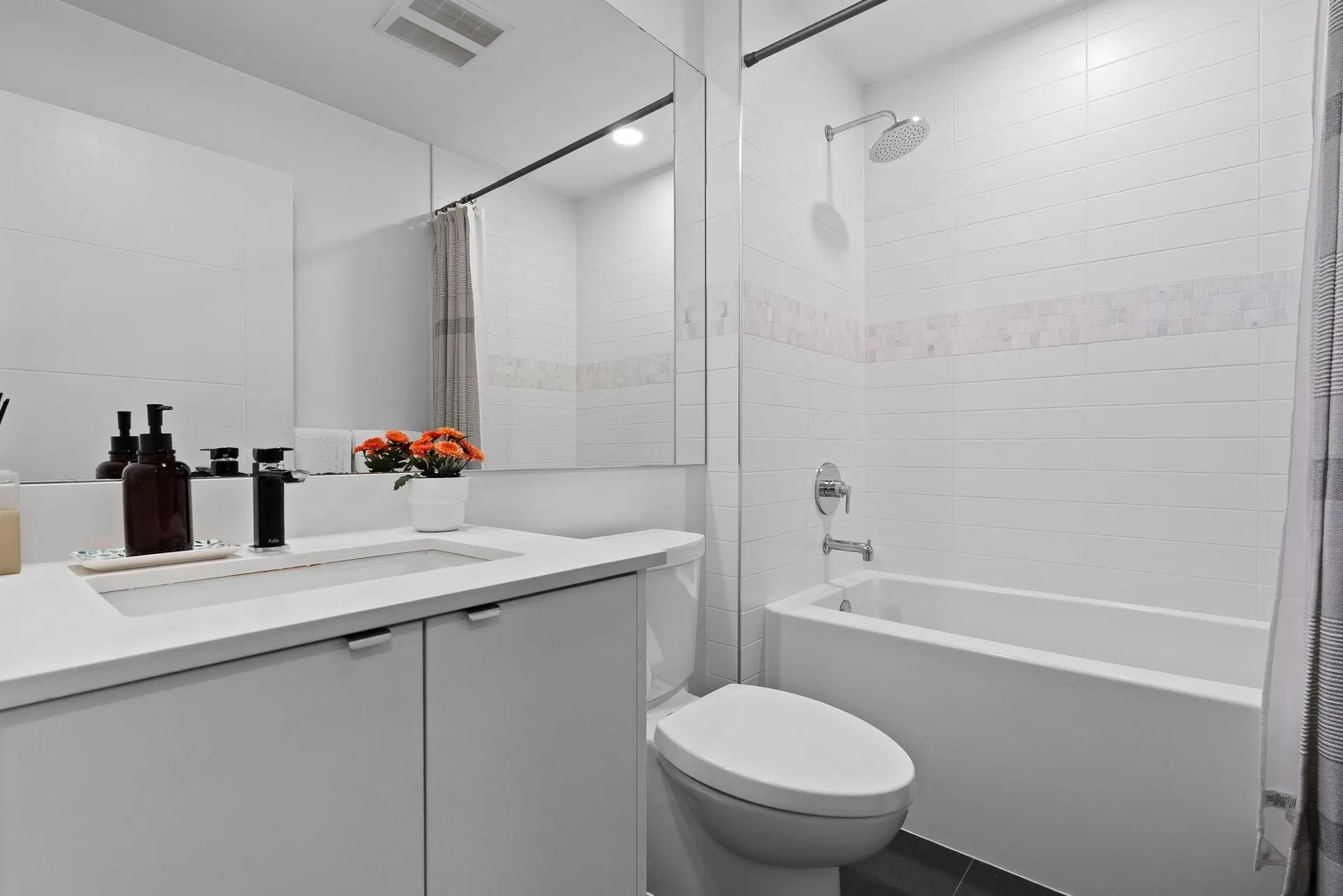 Photo 3 of 32 at #204 – 2345 Rindall Avenue