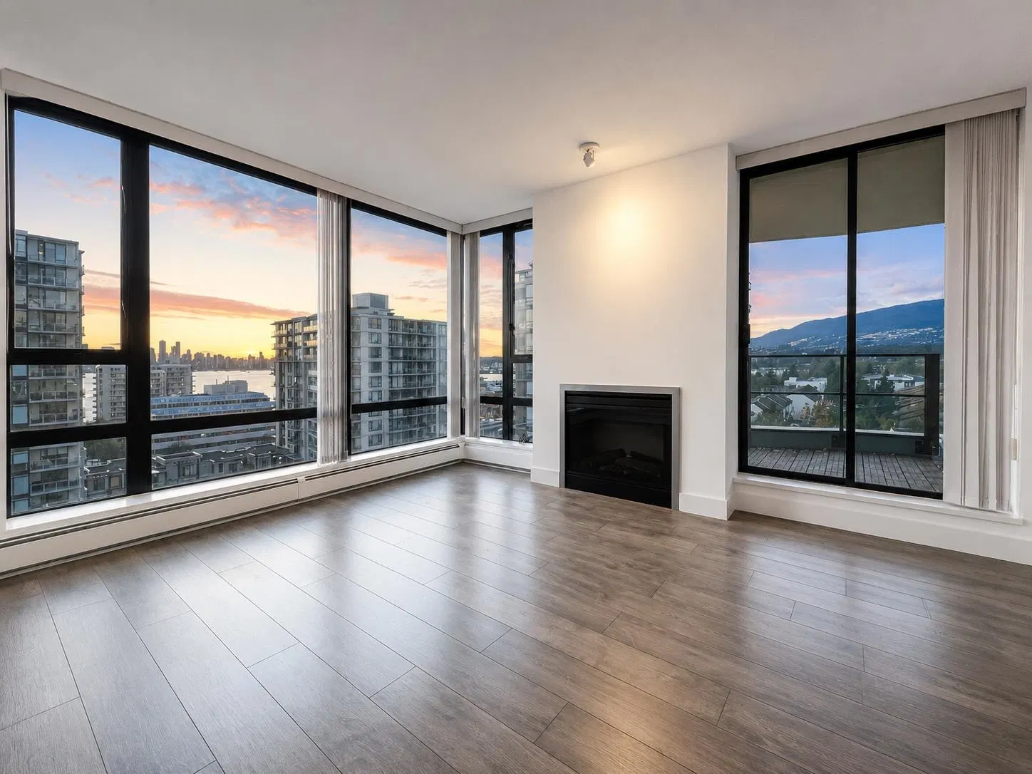 Photo 5 of 37 at #903 – 151 W 2nd Street
