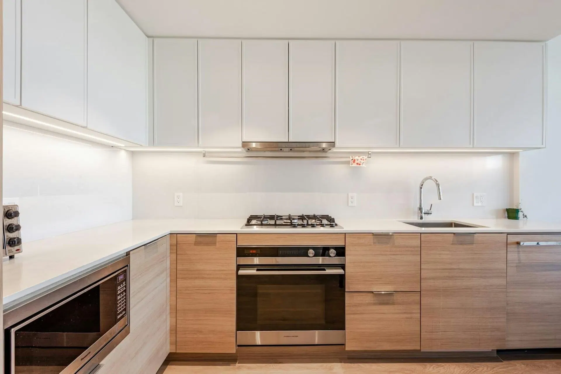 Photo 3 of 13 at #808 – 1045 Austin Avenue