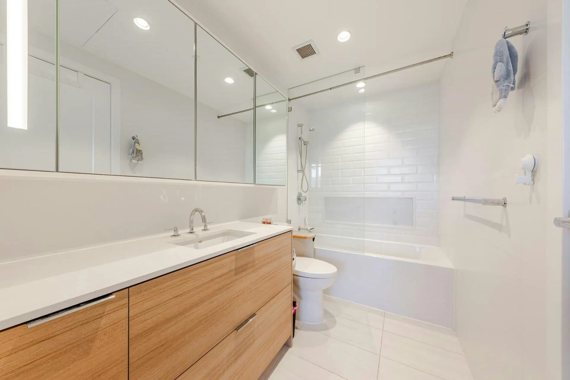 Photo 4 of 13 at #808 – 1045 Austin Avenue