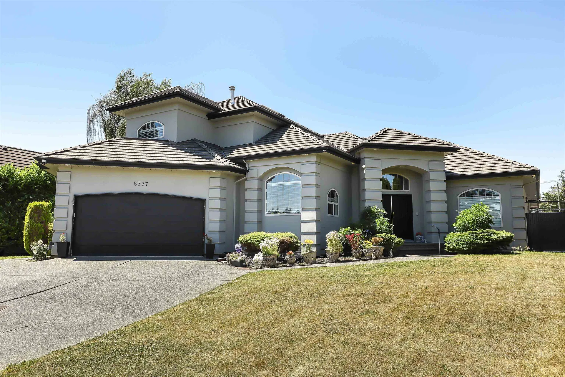 Photo 4 of 40 at 5777 W Kettle Crescent