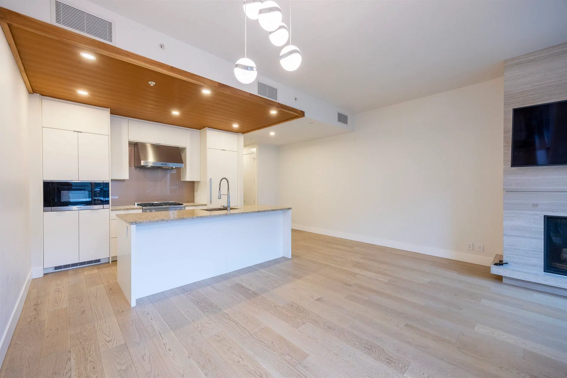 Photo 3 of 15 at #406 – 6687 Nelson Avenue
