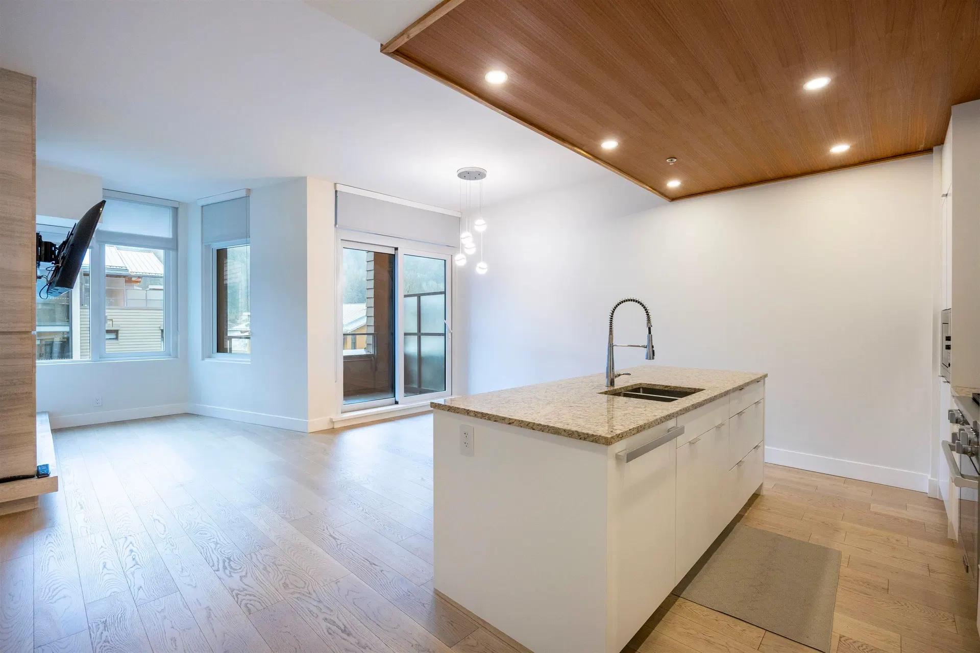 Photo 4 of 15 at #406 – 6687 Nelson Avenue