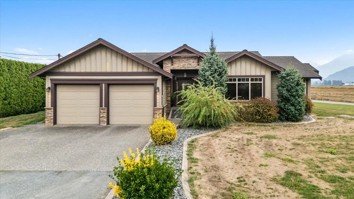 Photo 3 of 40 at 6260 Sumas Prairie Road