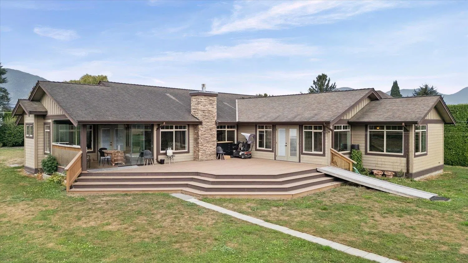 Photo 4 of 40 at 6260 Sumas Prairie Road