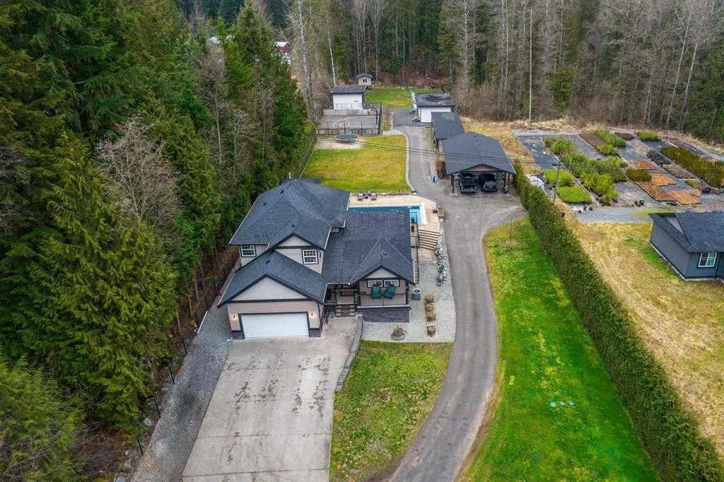 Photo 2 of 40 at 29809 Dewdney Trunk Road