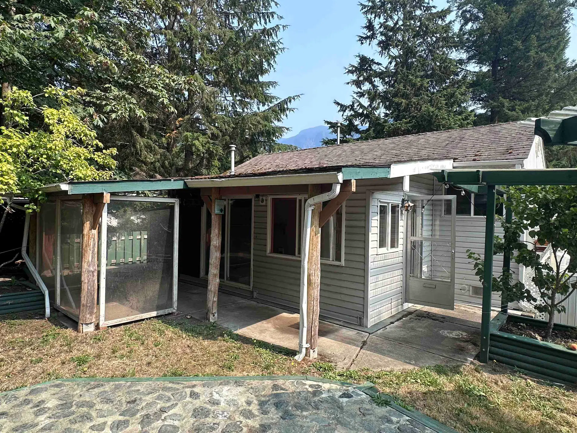 #43 – 1650 Columbia Valley Road