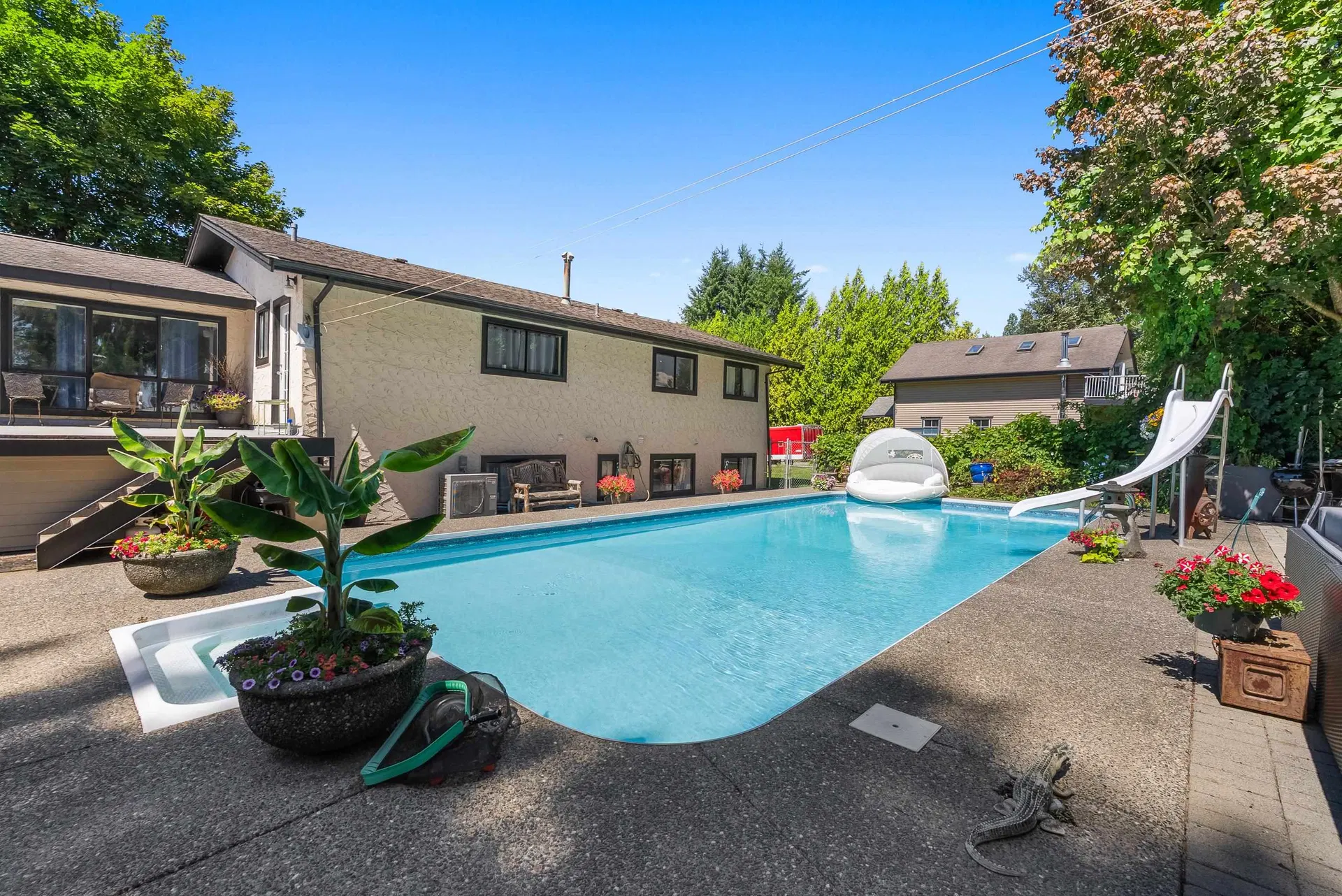 Photo 1 of 16 at 6050 Leclair Street