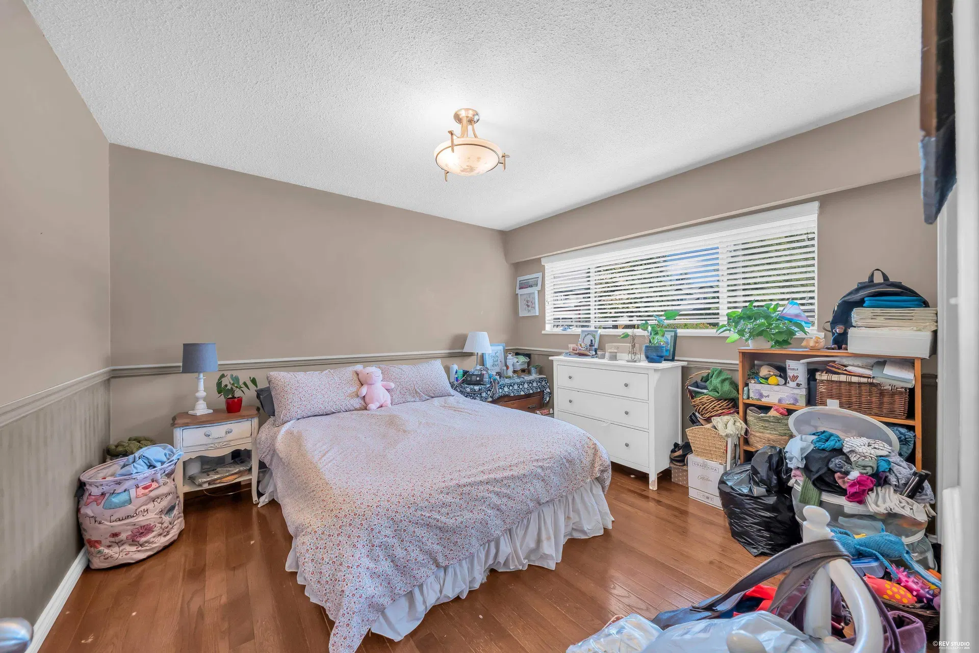 Photo 1 of 39 at 959 Caithness Crescent