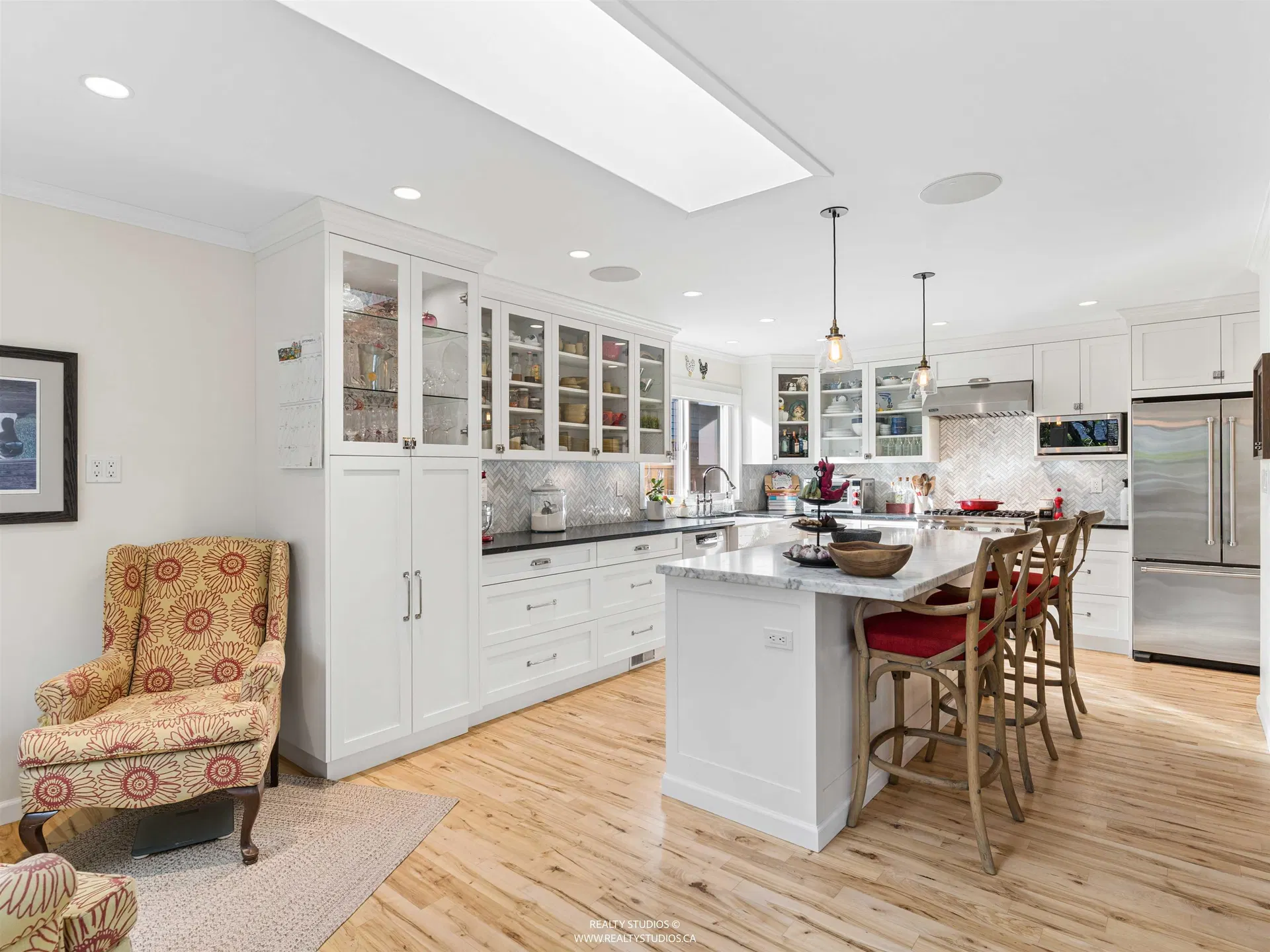 Photo 5 of 39 at 5160 12 Avenue