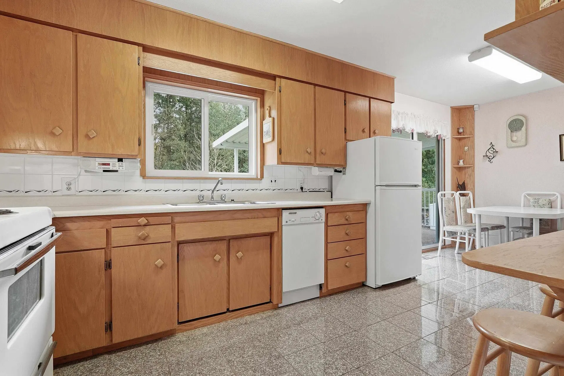 Photo 4 of 40 at 11626 248 Street