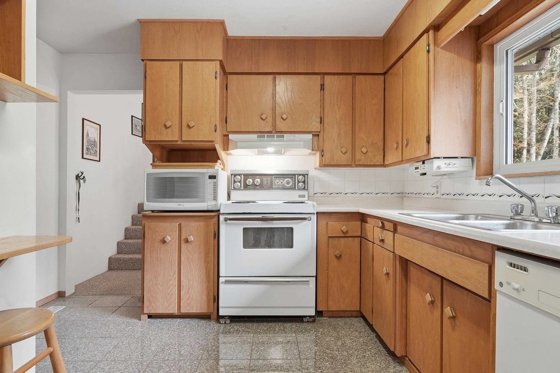 Photo 5 of 40 at 11626 248 Street