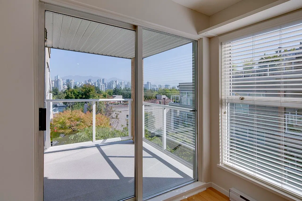 Photo 4 of 28 at #204 – 943 W 8th Avenue