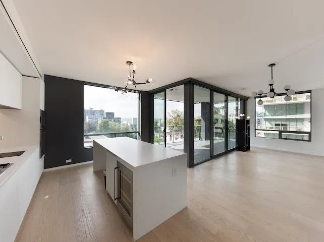 Photo 4 of 12 at #703 – 1171 Jervis Street