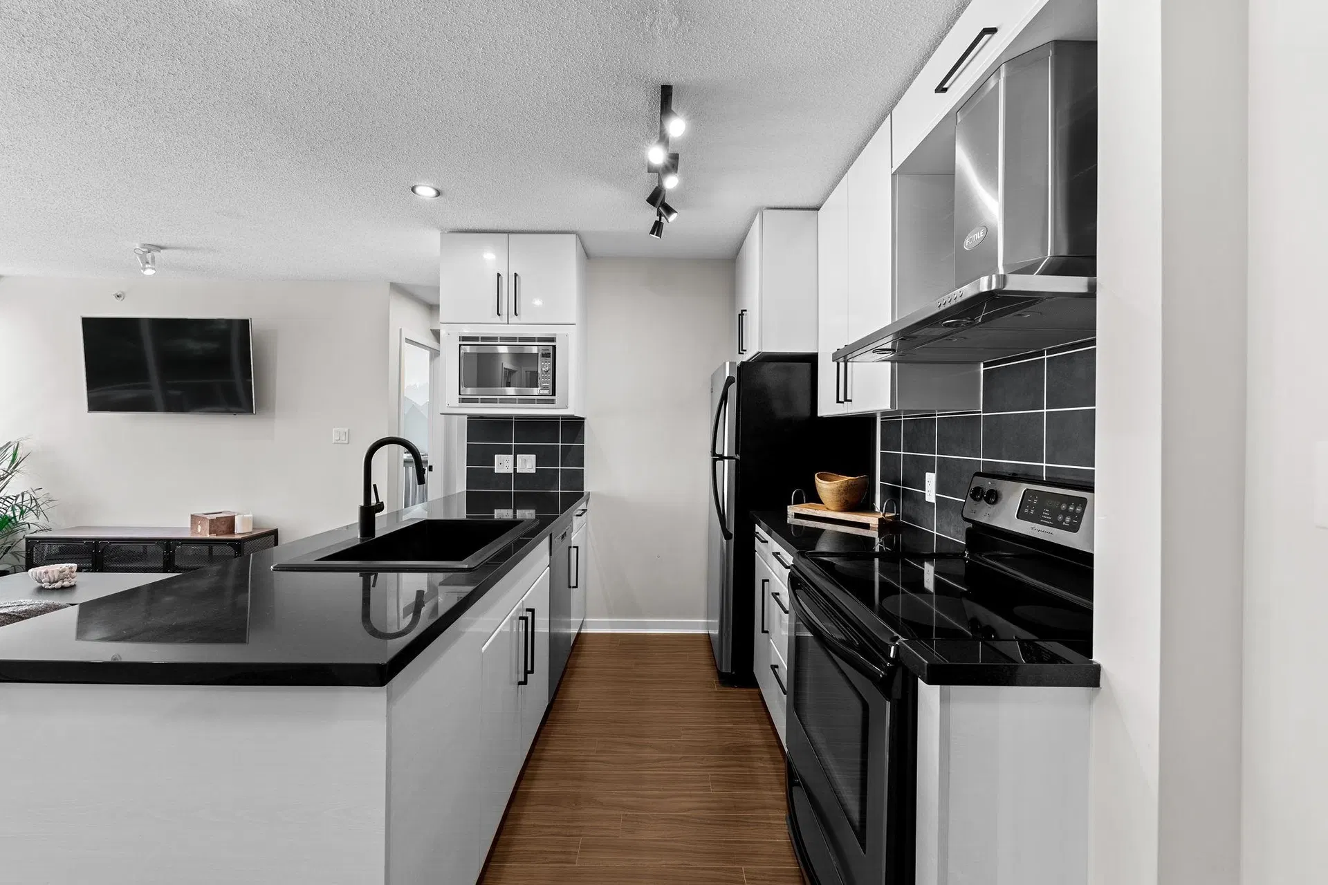 Photo 2 of 38 at #306 – 633 Abbott Street