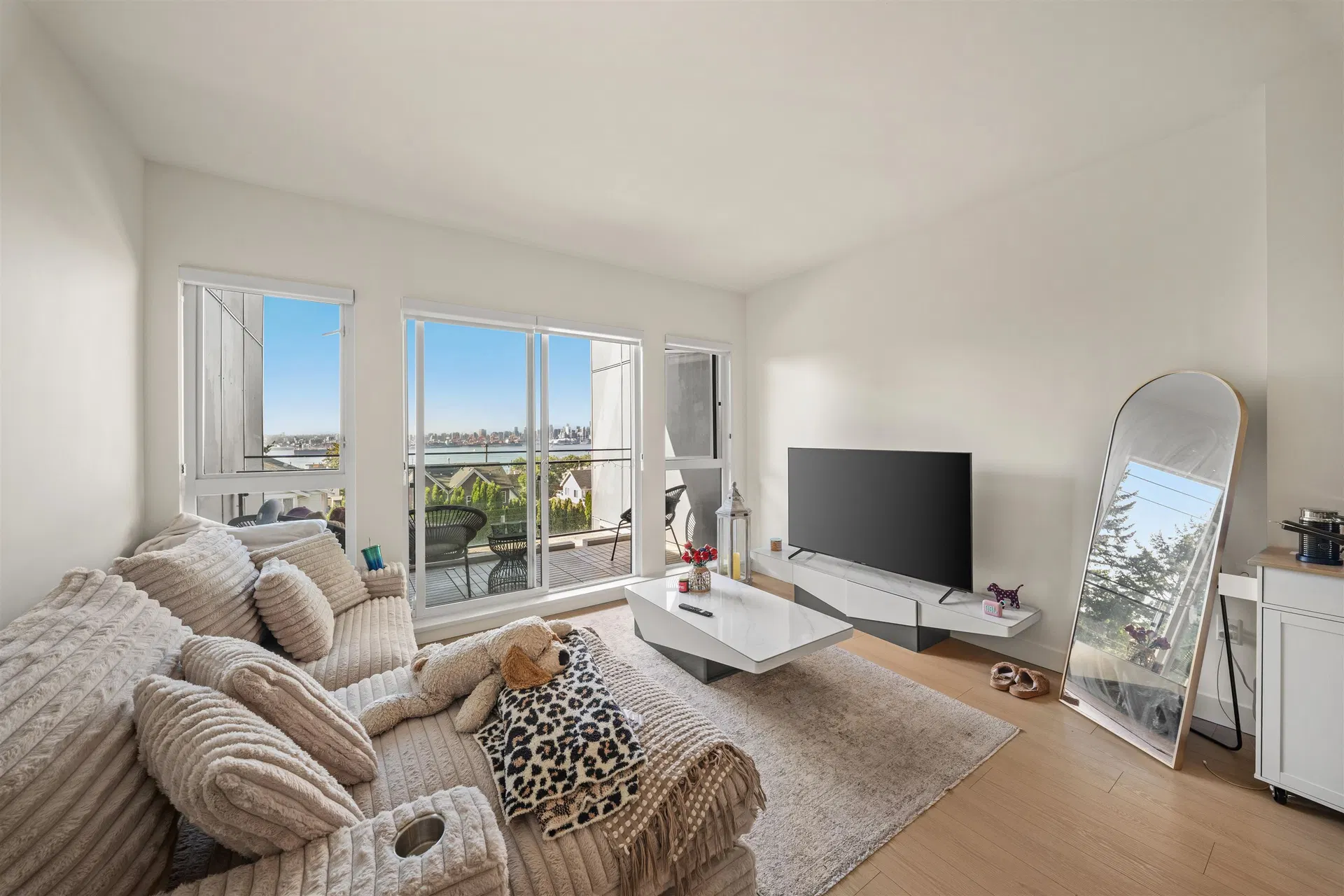 Photo 1 of 16 at #309 – 422 E 3rd Street