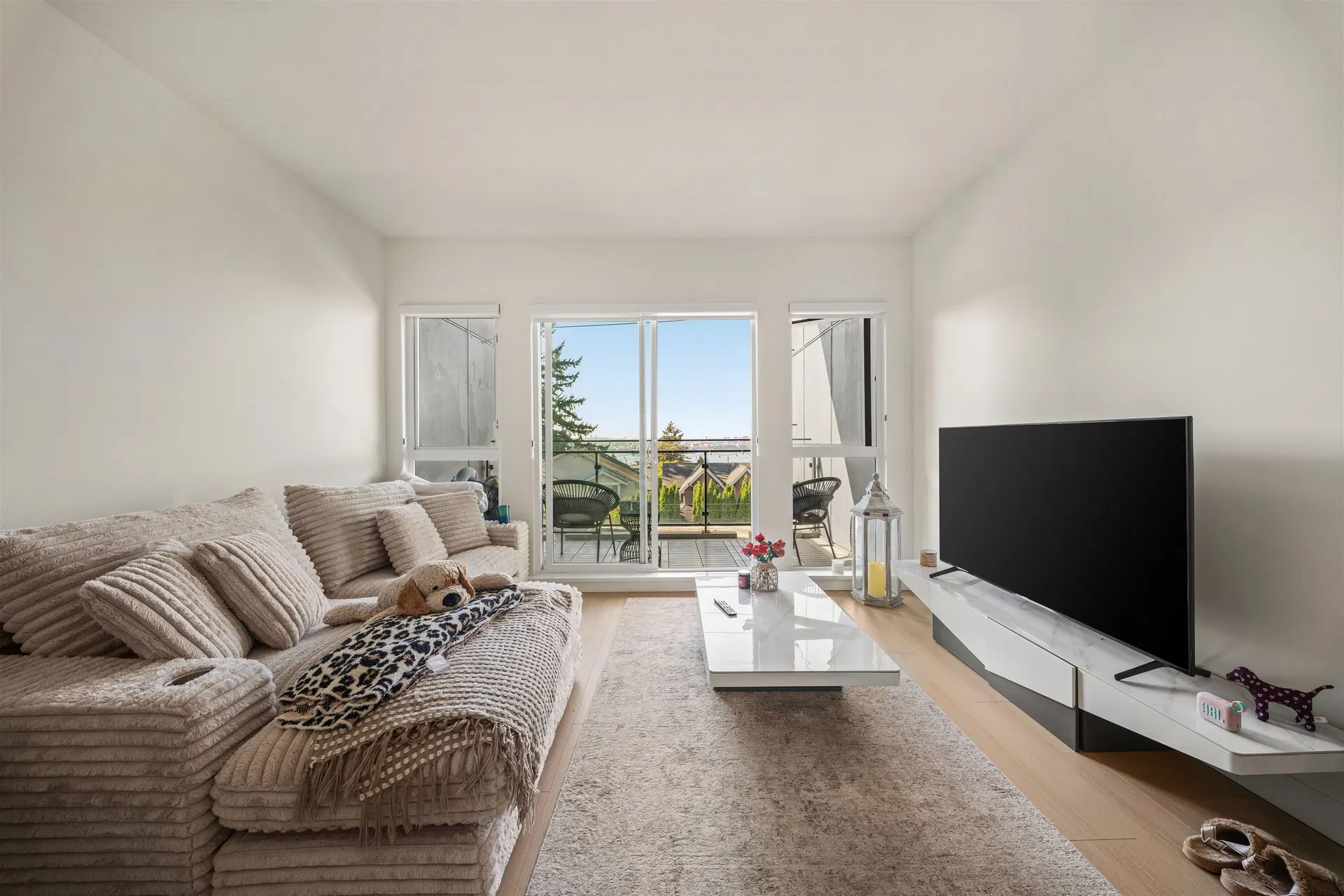 Photo 2 of 16 at #309 – 422 E 3rd Street
