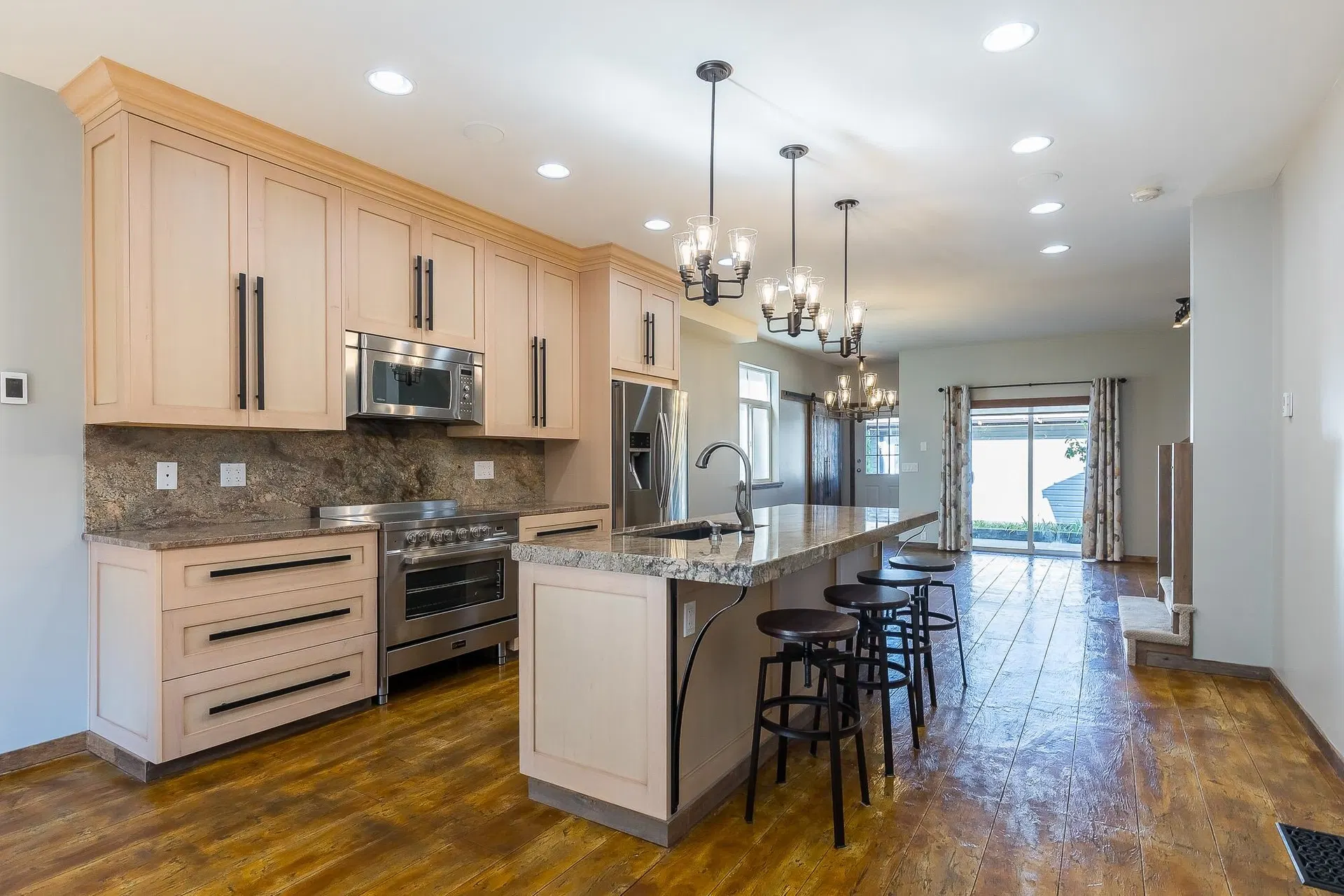 Photo 3 of 40 at #113 – 33751 7 Avenue