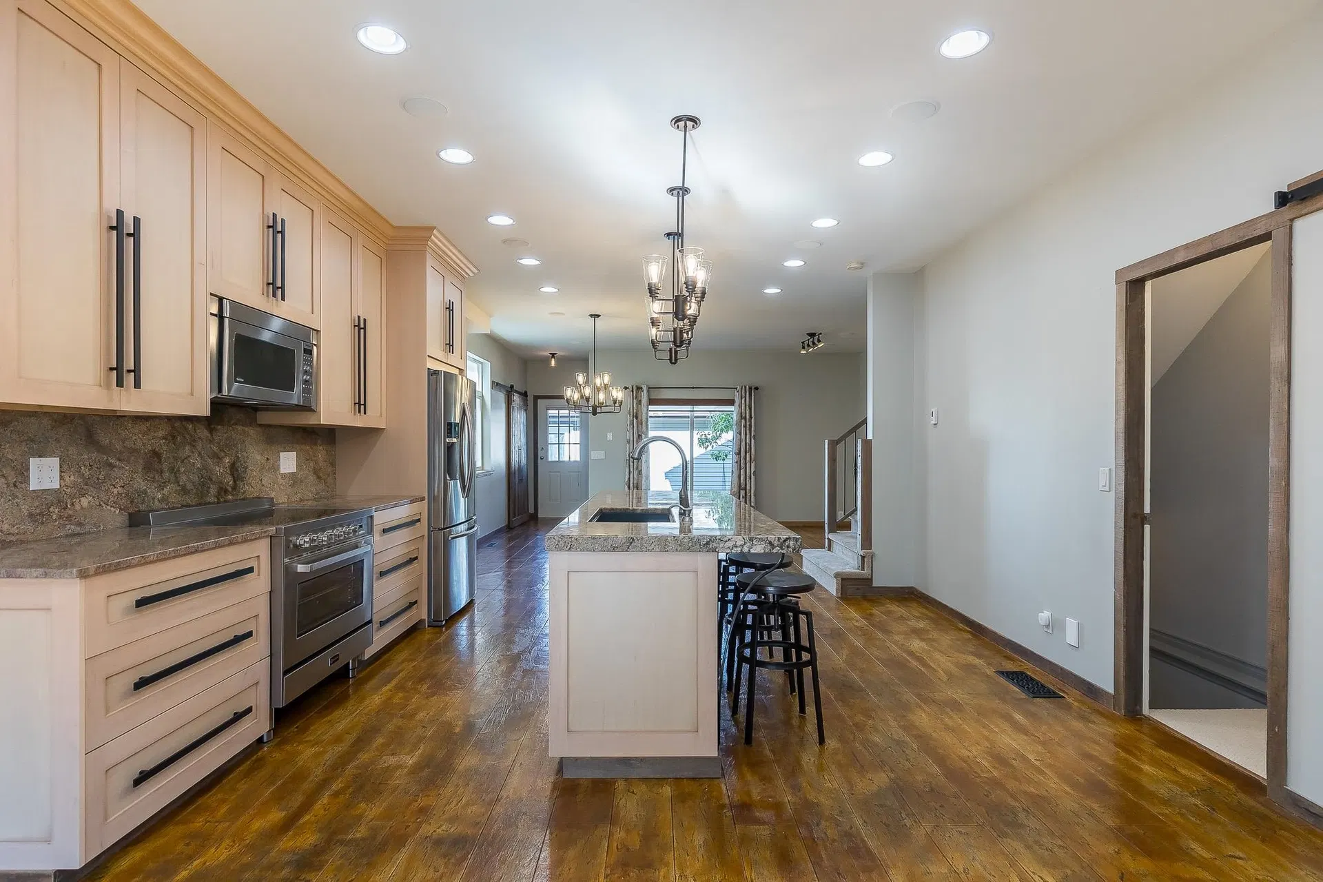 Photo 4 of 40 at #113 – 33751 7 Avenue