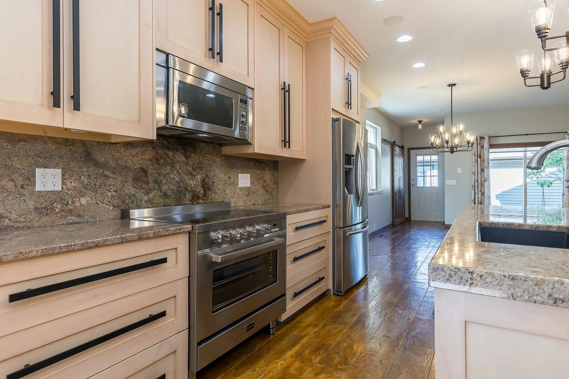 Photo 5 of 40 at #113 – 33751 7 Avenue
