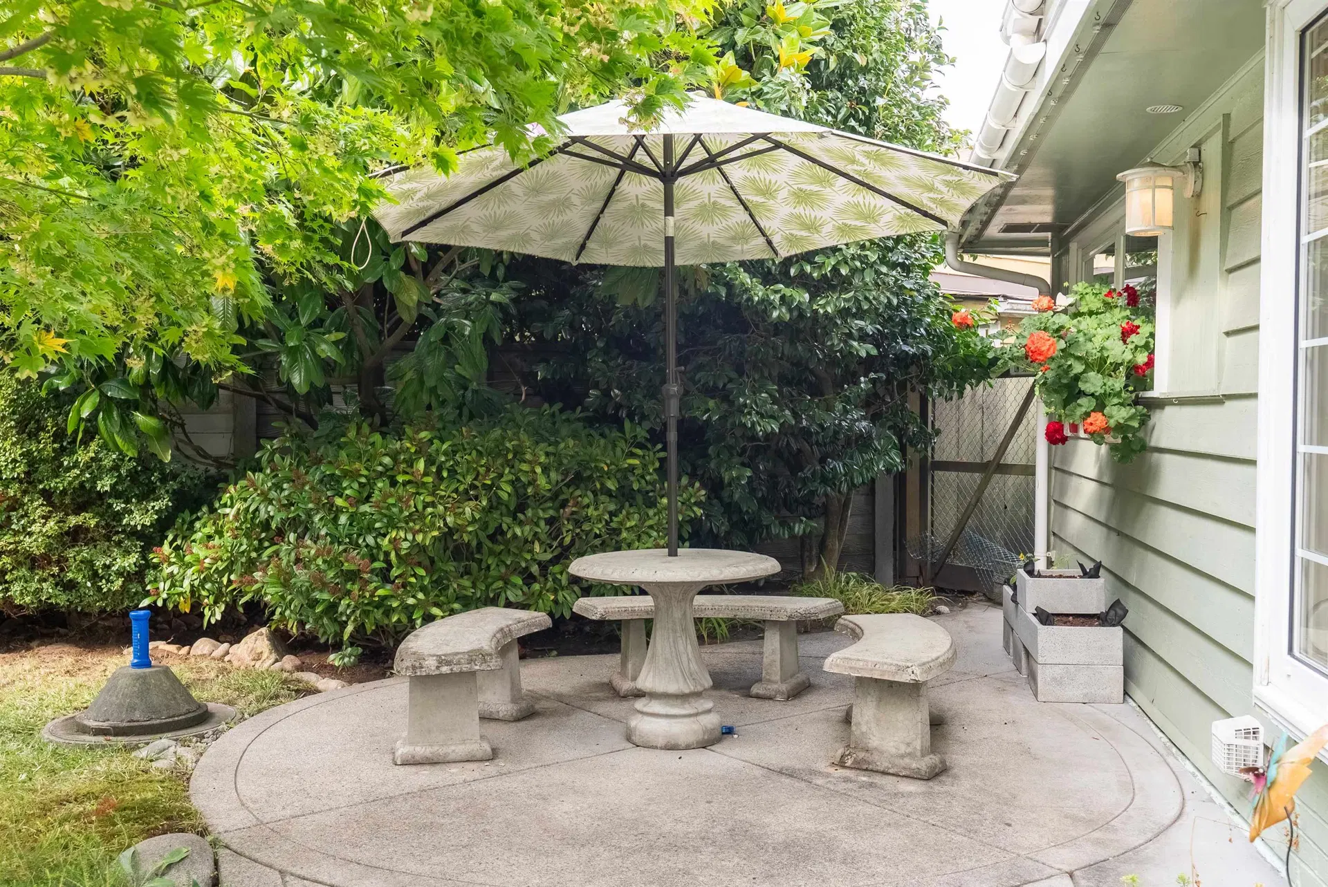Photo 5 of 38 at 1222 Rosewood Crescent