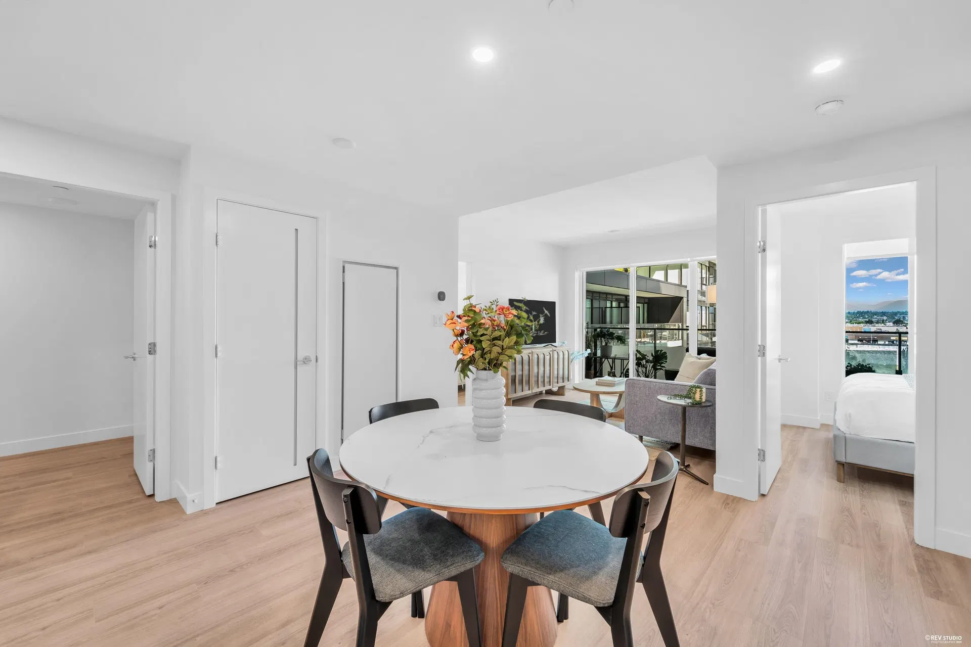 Photo 3 of 32 at #601 – 7977 Lansdowne Road