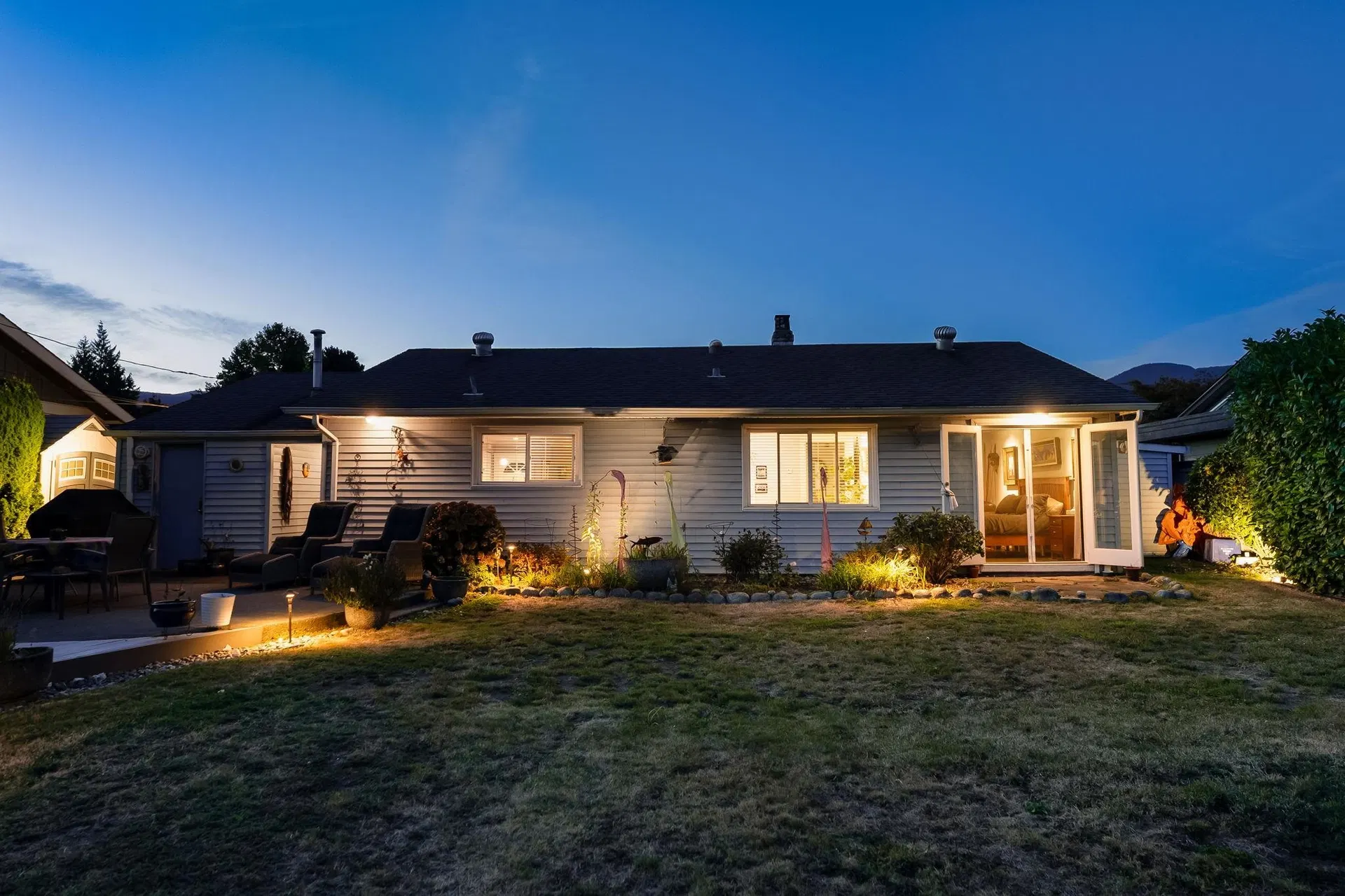 Photo 5 of 37 at 1283 Pinewood Crescent