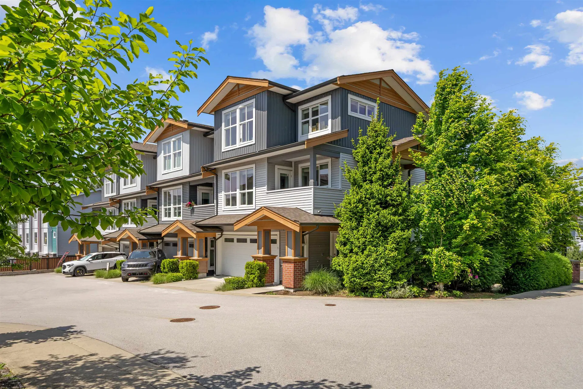 Photo 3 of 32 at #1 – 24086 104 Avenue
