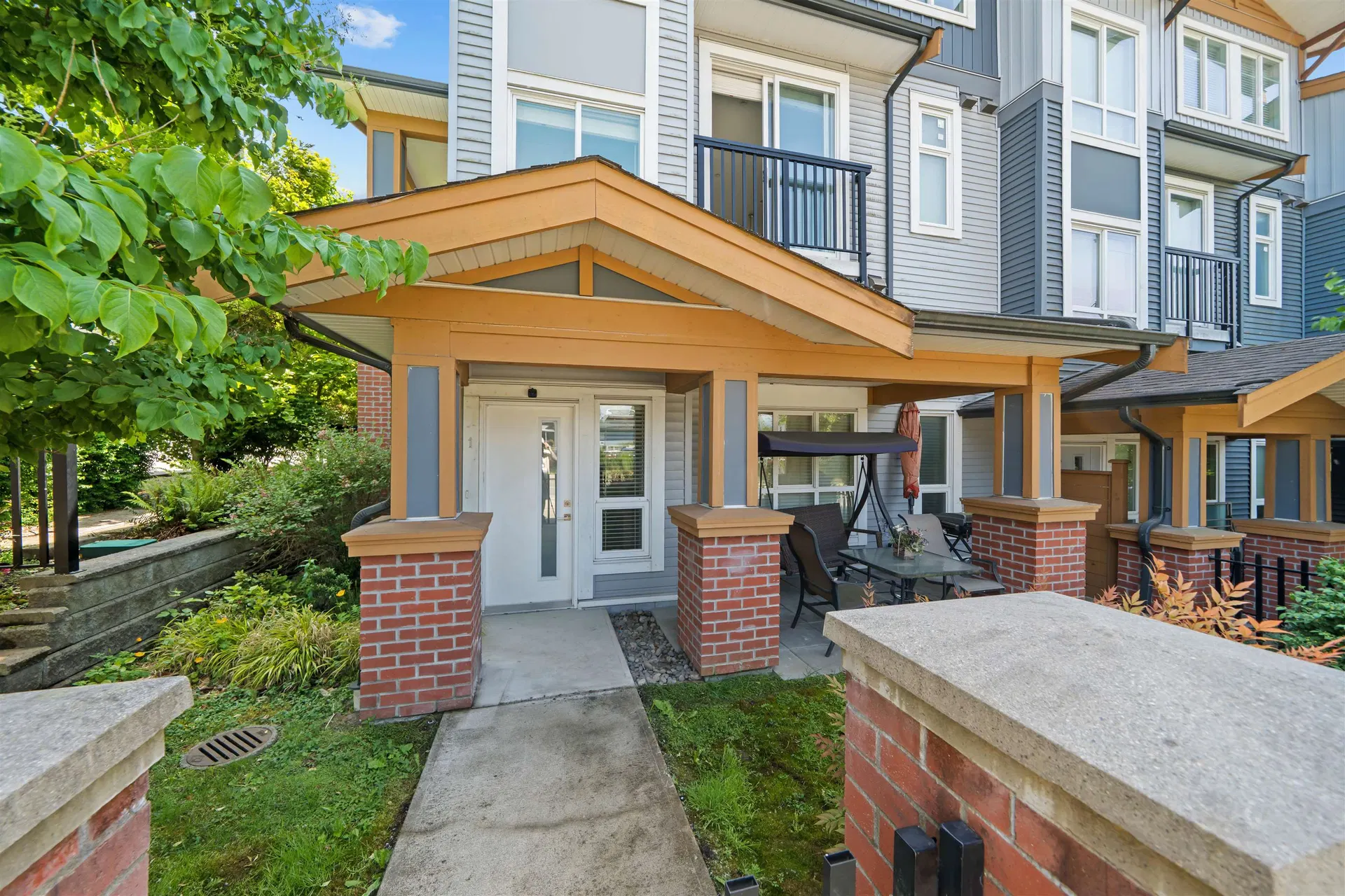 Photo 4 of 32 at #1 – 24086 104 Avenue