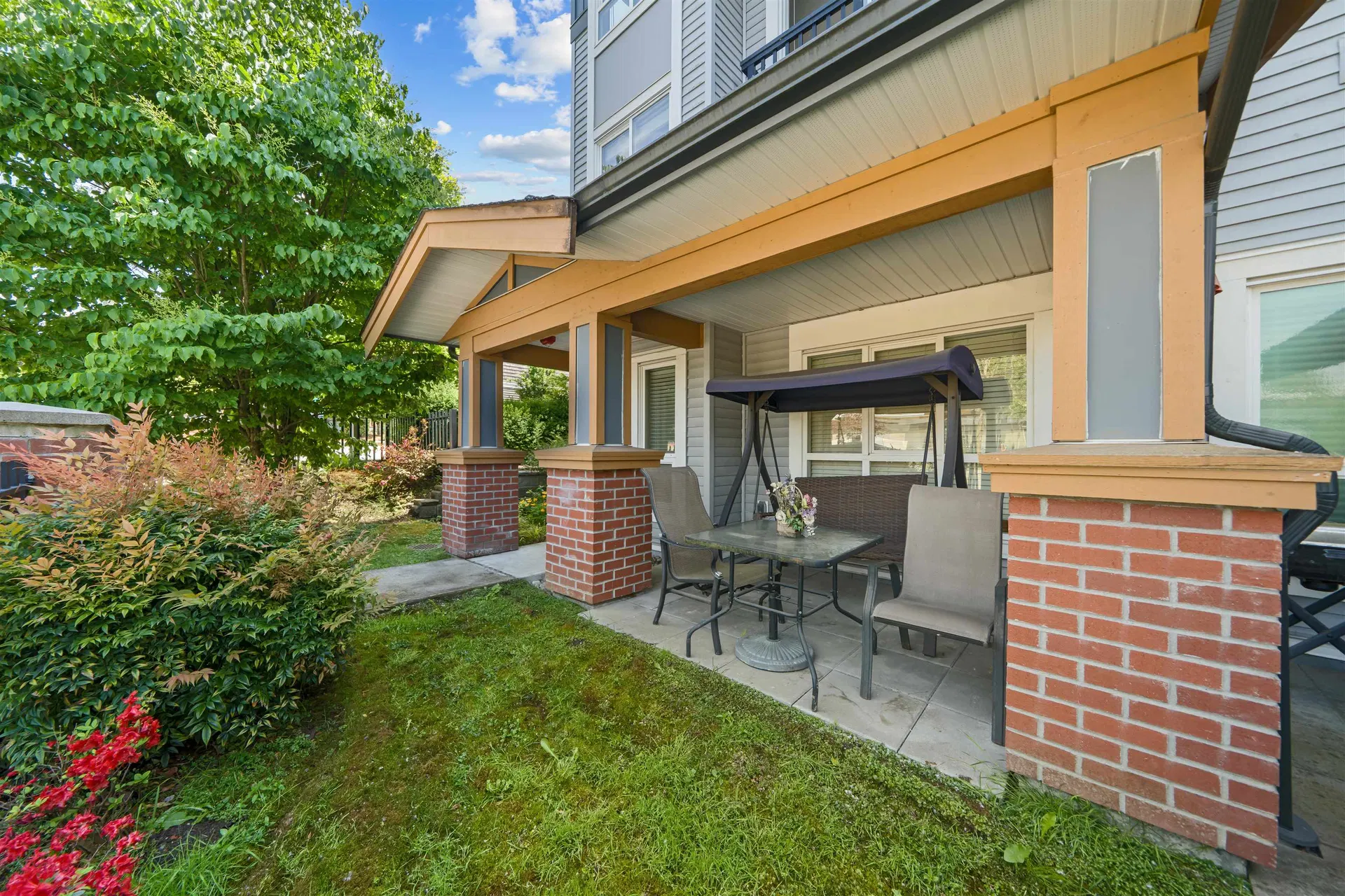 Photo 5 of 32 at #1 – 24086 104 Avenue