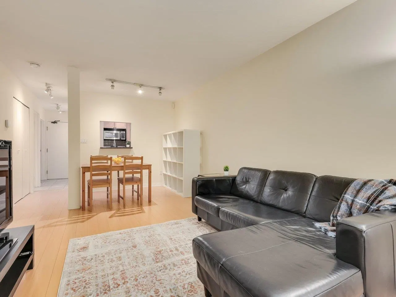 Photo 4 of 19 at #117 – 555 W 14th Avenue