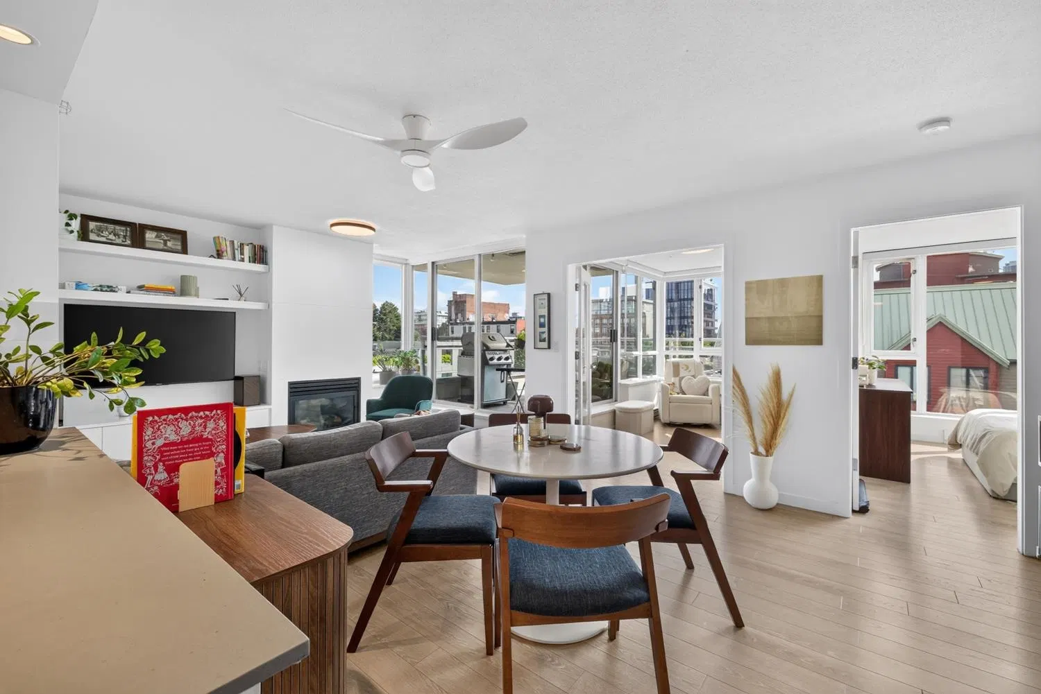 Photo 3 of 38 at #502 – 120 Milross Avenue