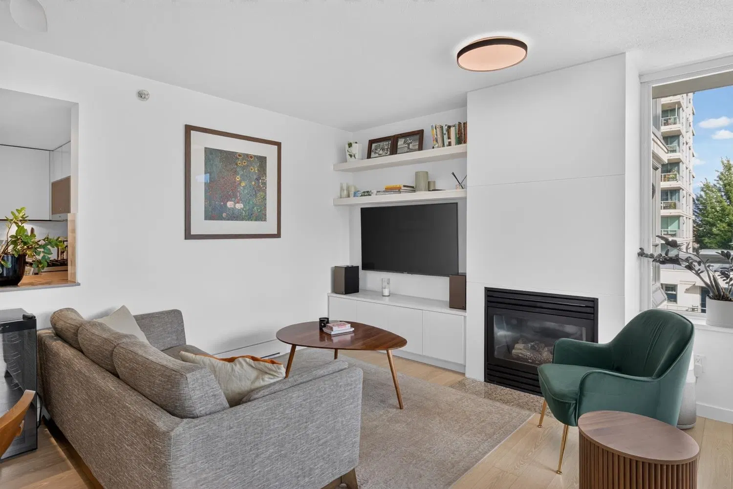 Photo 5 of 38 at #502 – 120 Milross Avenue