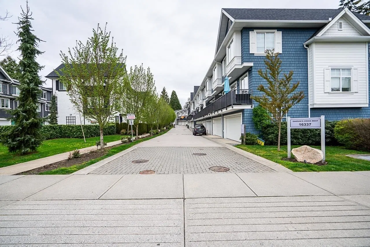 Photo 1 of 24 at 16337 15 Avenue