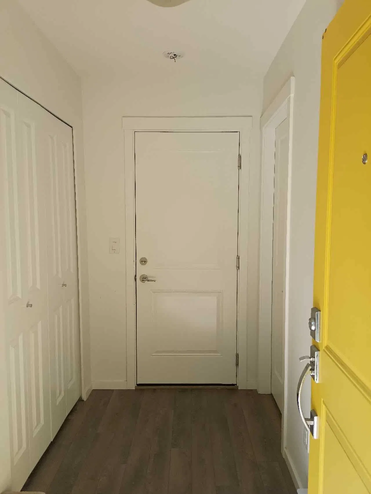 Photo 4 of 24 at 16337 15 Avenue