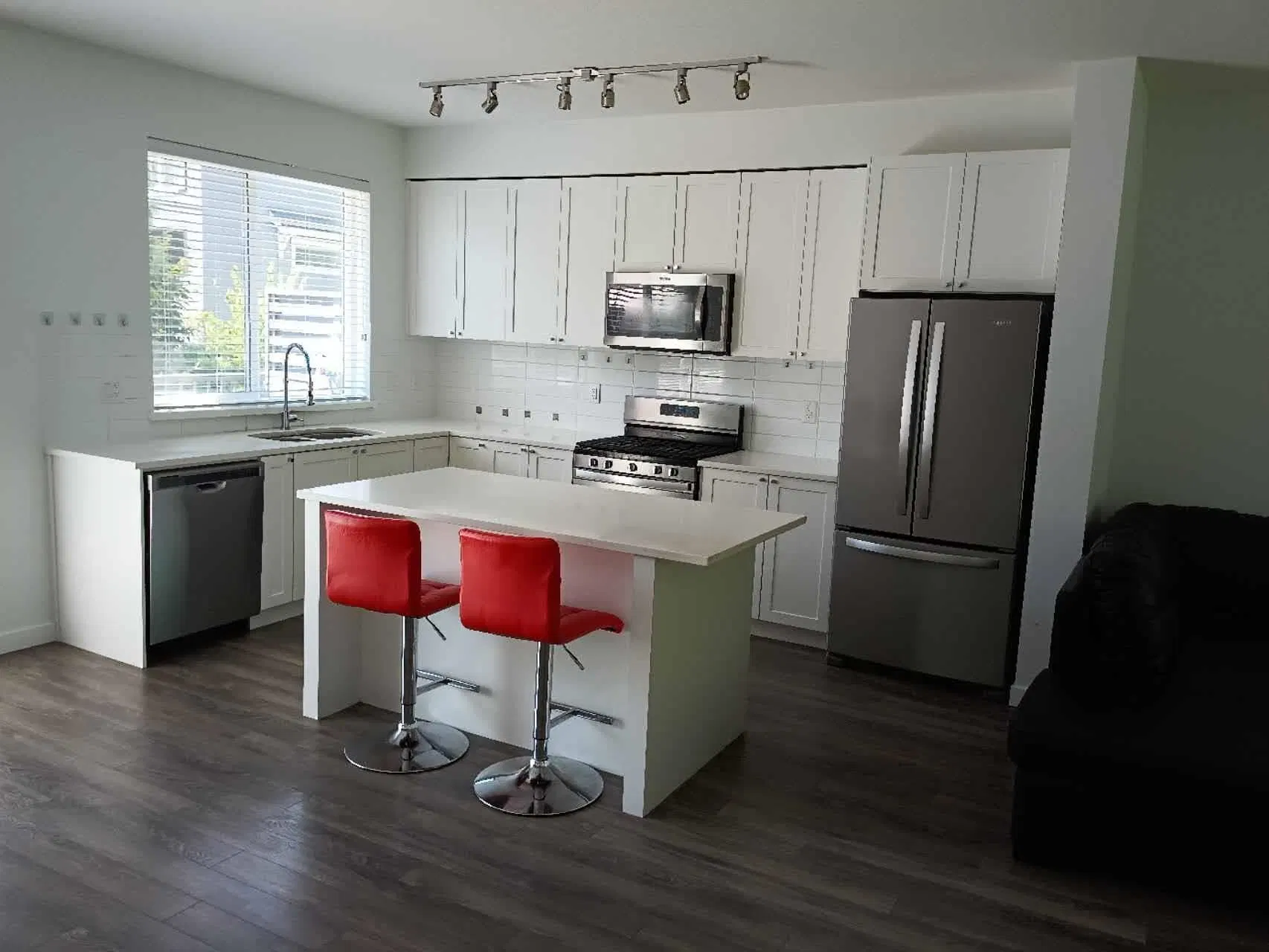 Photo 5 of 24 at 16337 15 Avenue